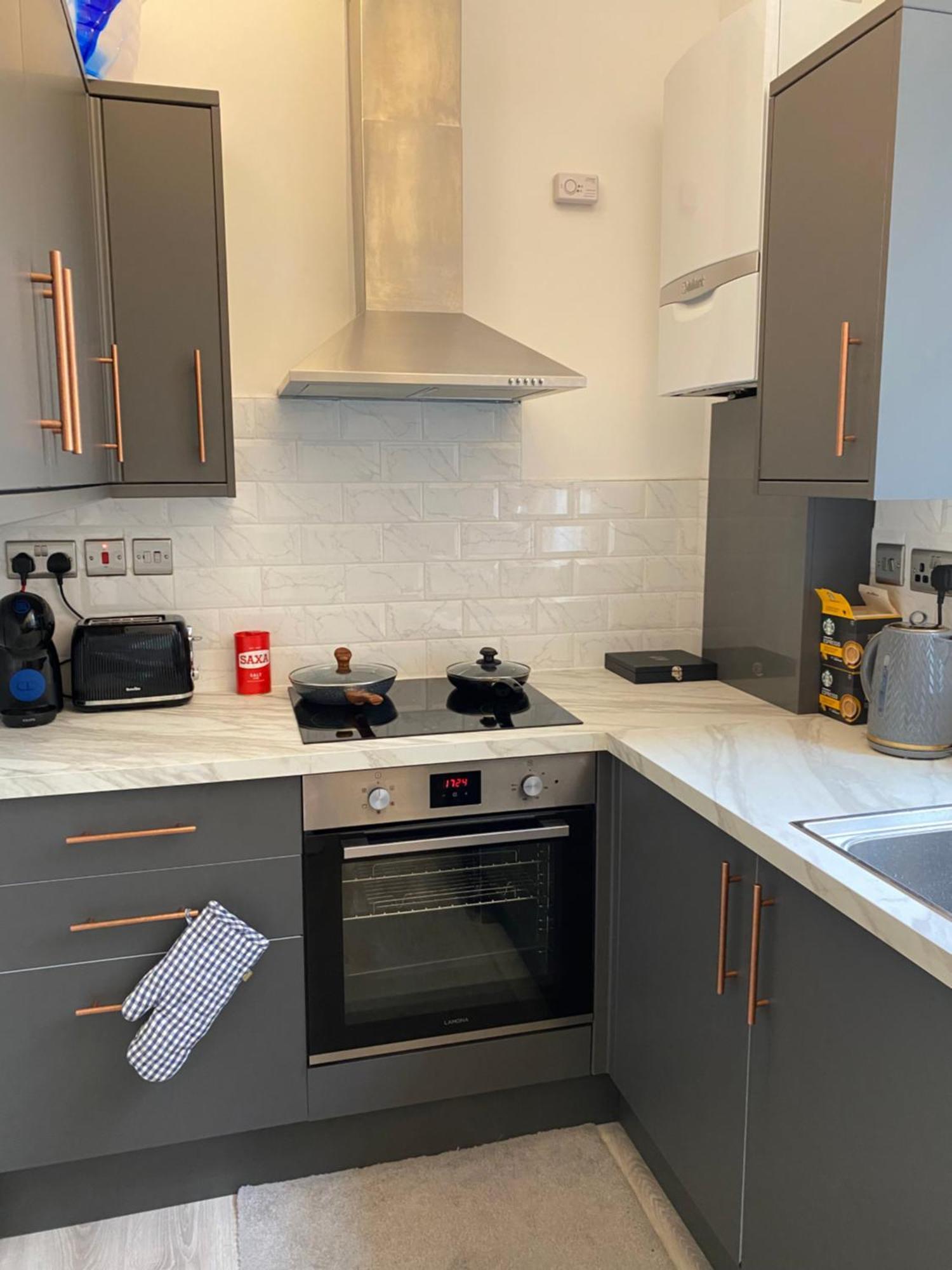 Charming Newly Refurb 2-Bed 2-Bath Whole Apartment Near Hyde Park & Kensington, Prime Paddington Location Zone 1 London Ngoại thất bức ảnh