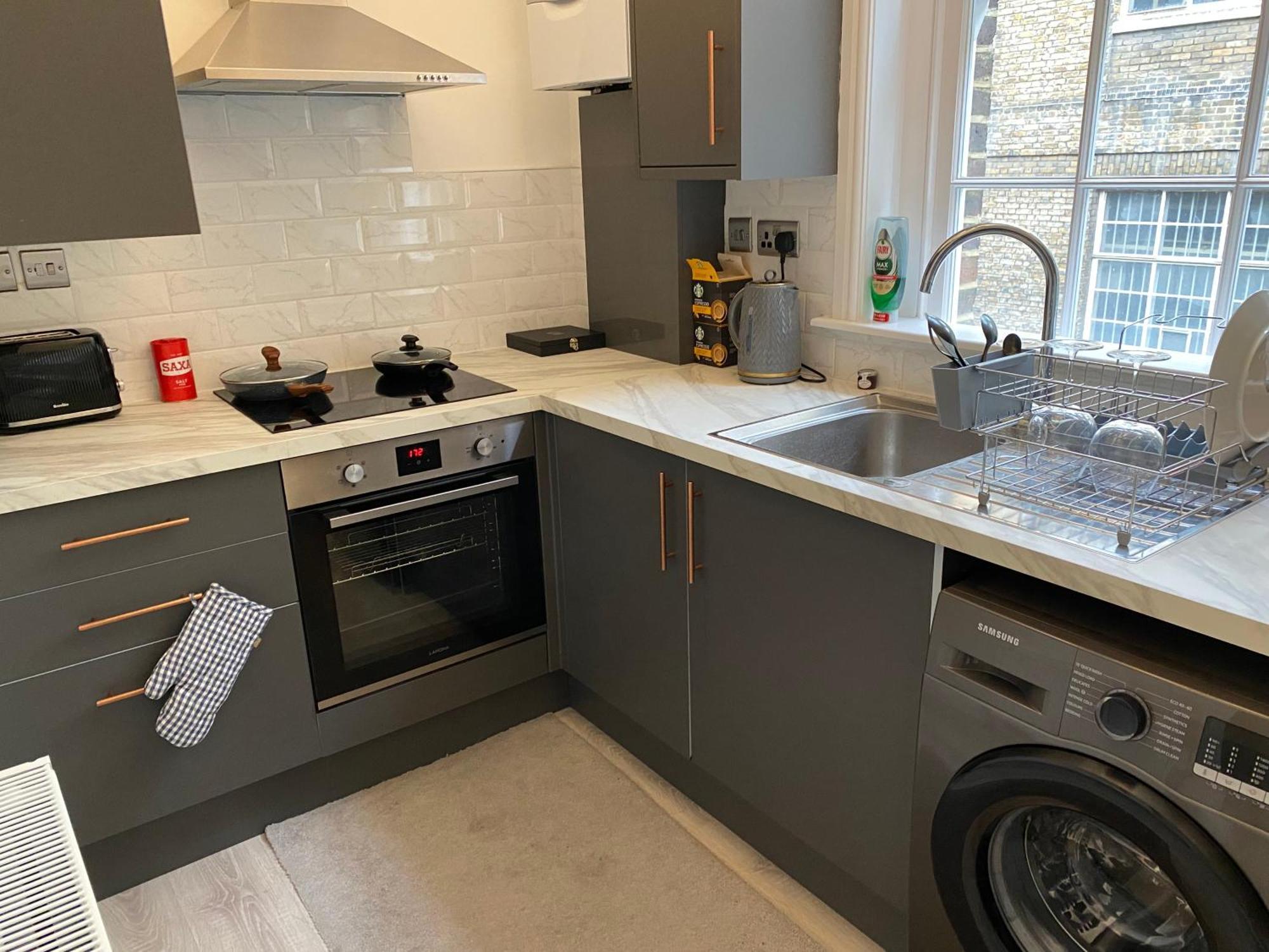 Charming Newly Refurb 2-Bed 2-Bath Whole Apartment Near Hyde Park & Kensington, Prime Paddington Location Zone 1 London Ngoại thất bức ảnh