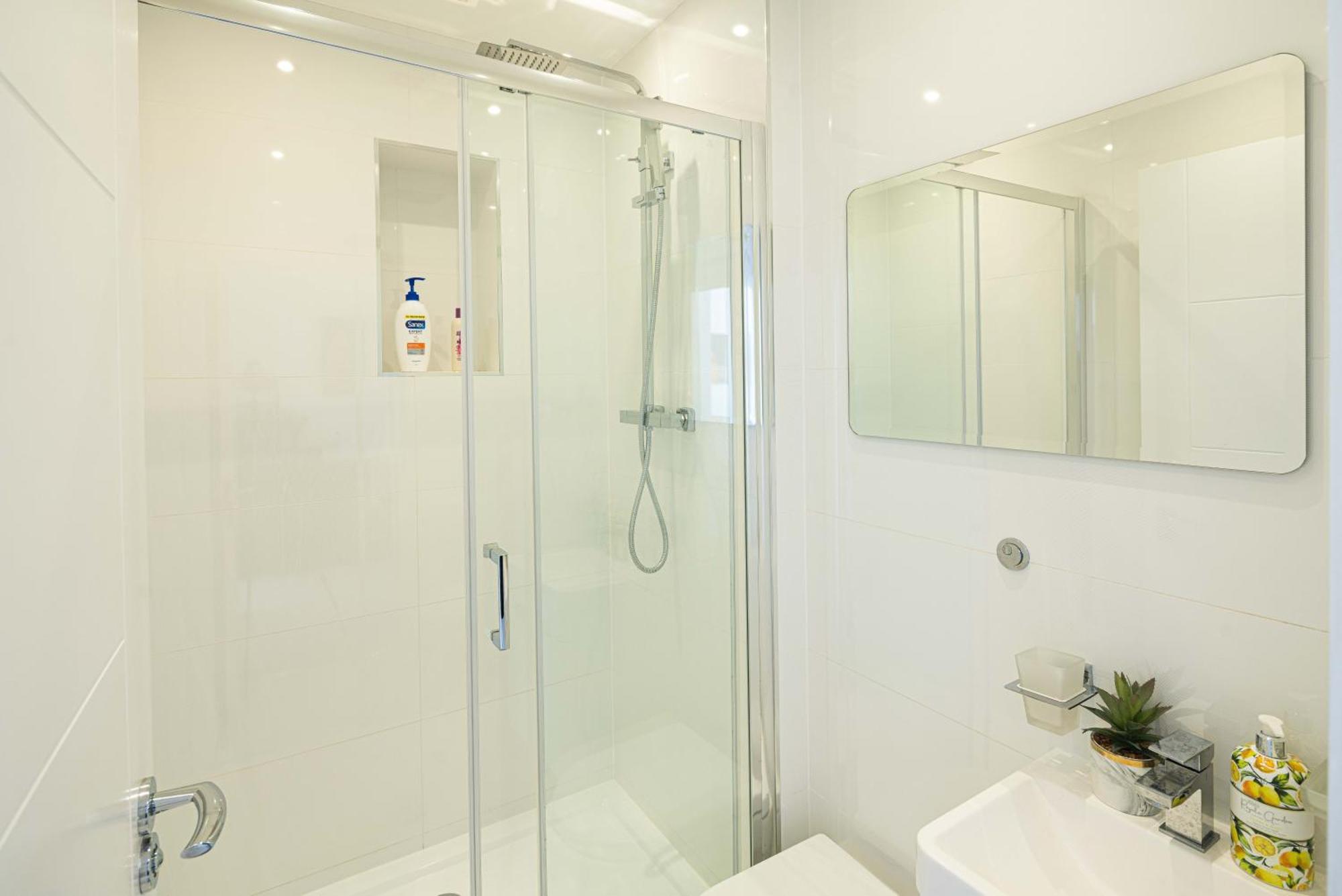 Charming Newly Refurb 2-Bed 2-Bath Whole Apartment Near Hyde Park & Kensington, Prime Paddington Location Zone 1 London Ngoại thất bức ảnh
