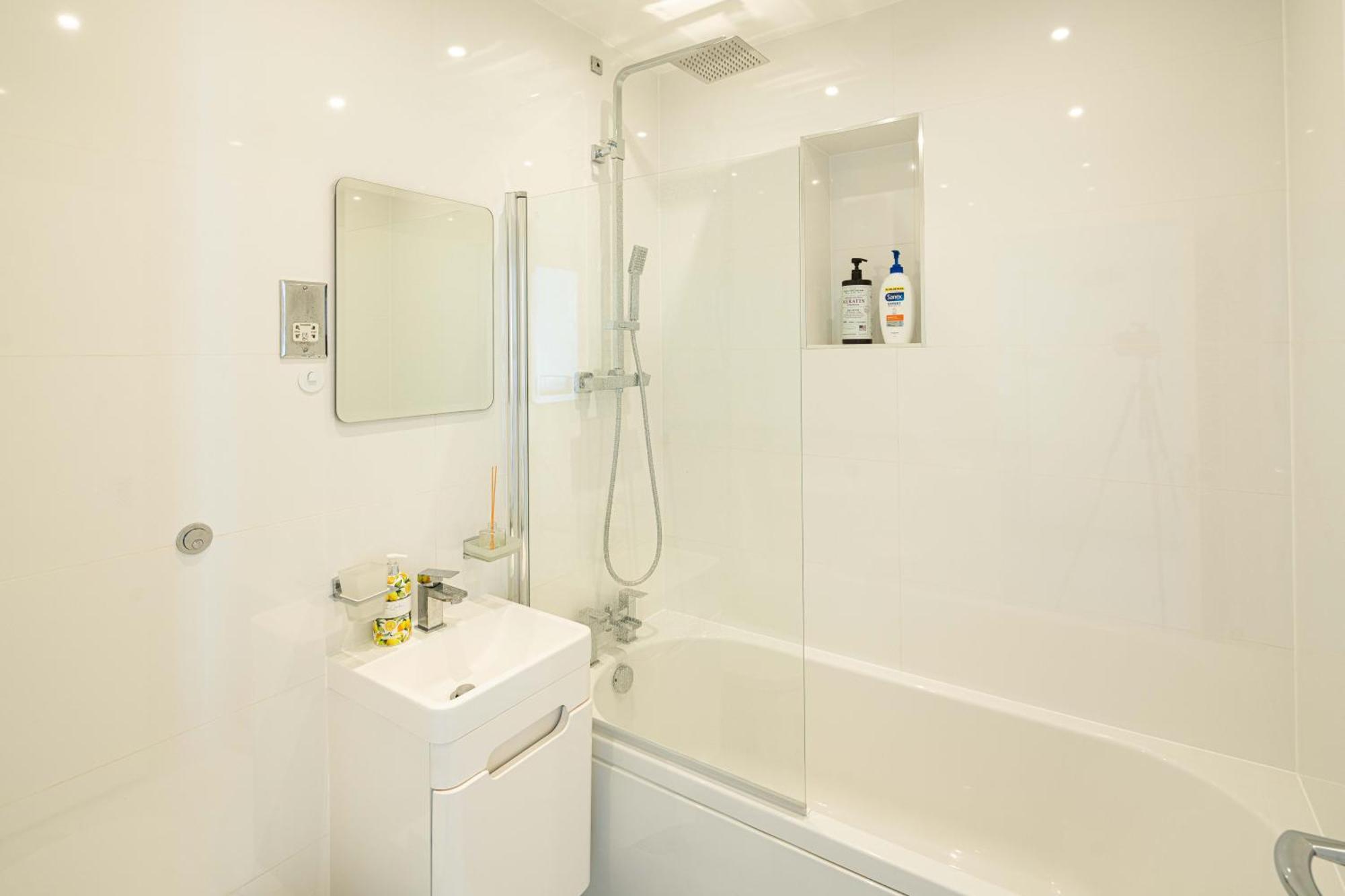 Charming Newly Refurb 2-Bed 2-Bath Whole Apartment Near Hyde Park & Kensington, Prime Paddington Location Zone 1 London Ngoại thất bức ảnh