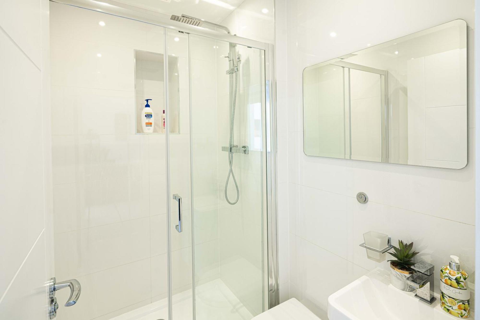 Charming Newly Refurb 2-Bed 2-Bath Whole Apartment Near Hyde Park & Kensington, Prime Paddington Location Zone 1 London Ngoại thất bức ảnh
