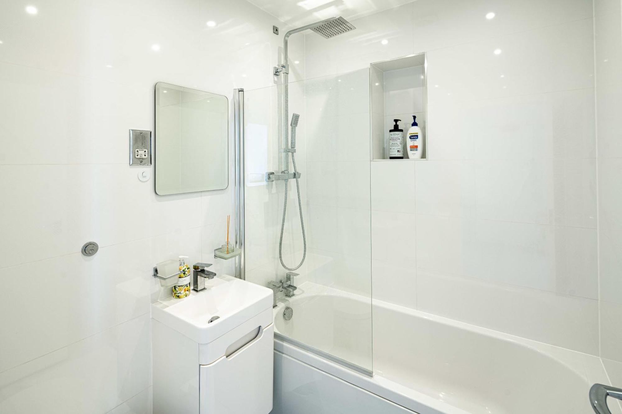 Charming Newly Refurb 2-Bed 2-Bath Whole Apartment Near Hyde Park & Kensington, Prime Paddington Location Zone 1 London Ngoại thất bức ảnh